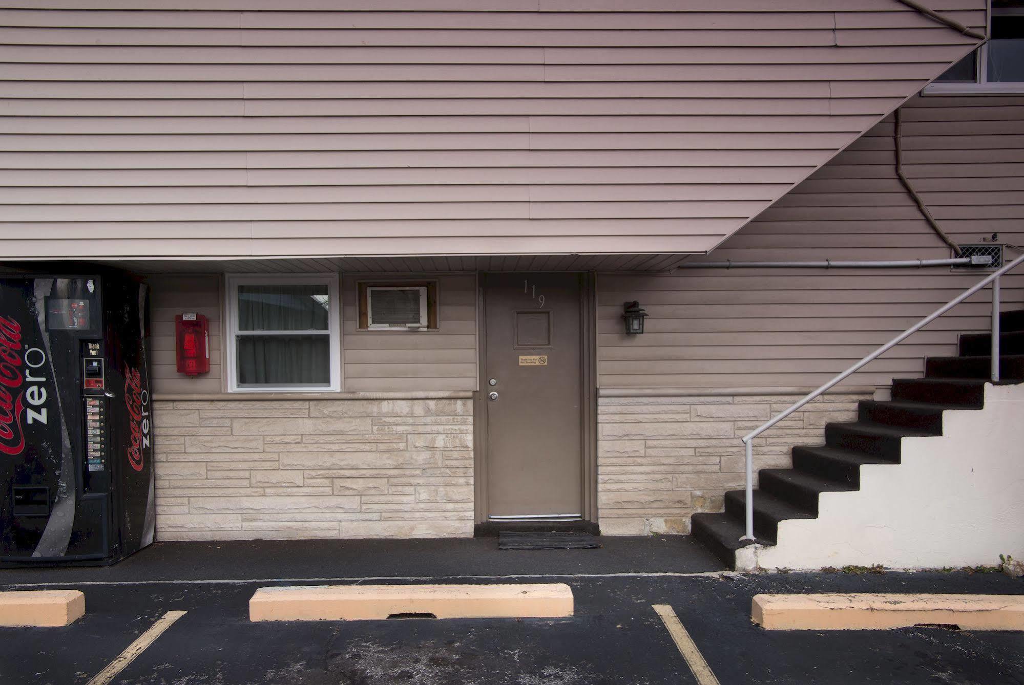 Rosemount Motel Bedford Exterior photo